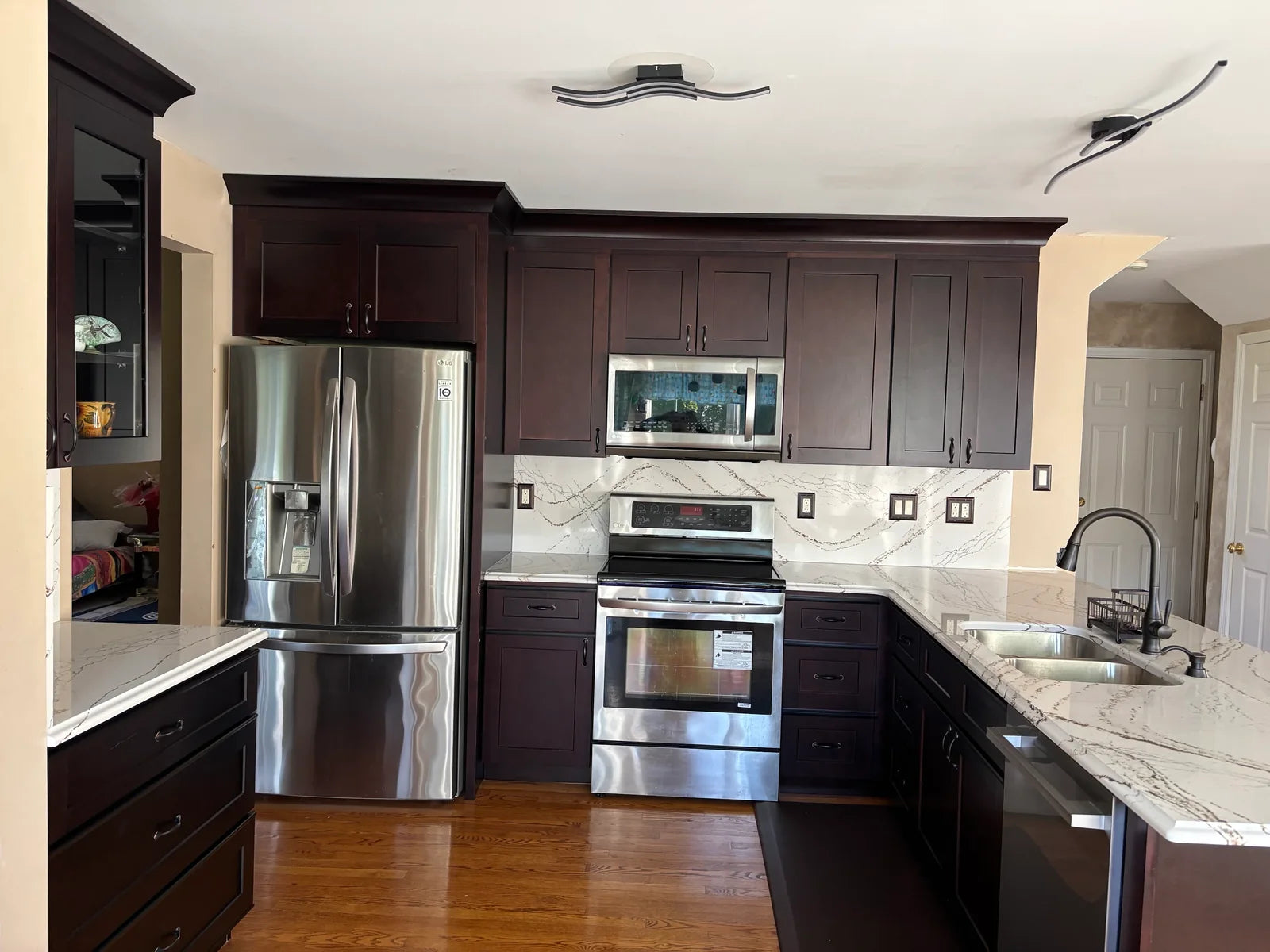 Rakesh P.'s kitchen by STL Cabinetry